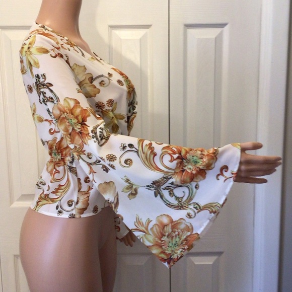 NWOT Banjul Womens Golden Floral Bell Sleeve Asymmetrical Top Size Small - Picture 6 of 8
